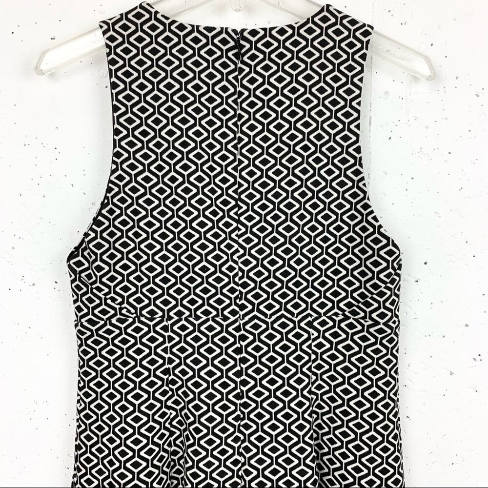 1.State Sleeveless V-Neck Fit & Flare Geometric Dress Black White Size Small - Picture 4 of 6